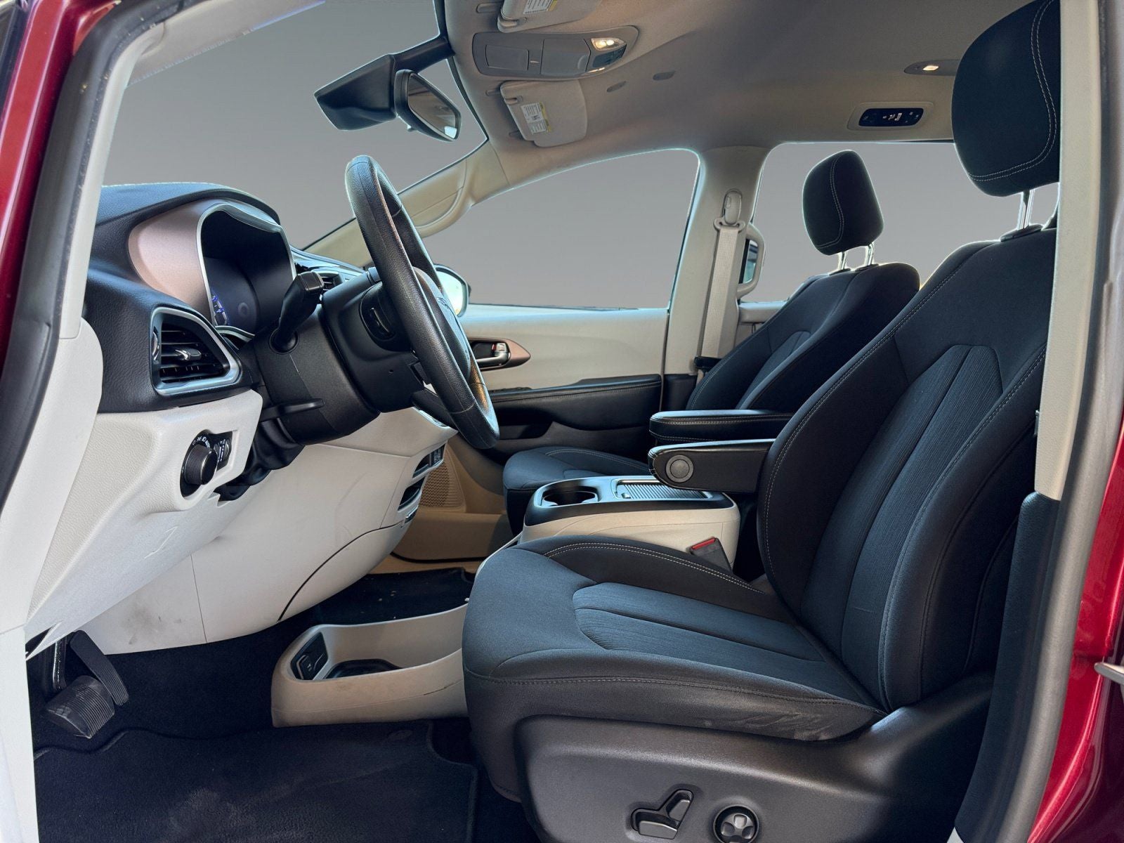2021 Chrysler Voyager LX