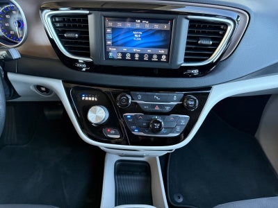 2021 Chrysler Voyager LX
