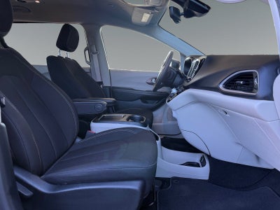 2021 Chrysler Voyager LX