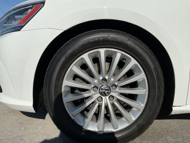 2016 Volkswagen Passat 1.8T SE