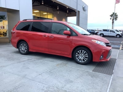 2020 Toyota Sienna XLE