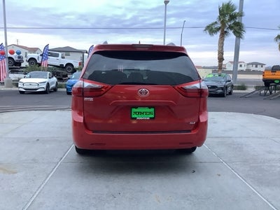 2020 Toyota Sienna XLE